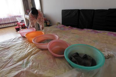 河源楼上漏水，住户失联，小区没物管，业主维权难！律师来支招……